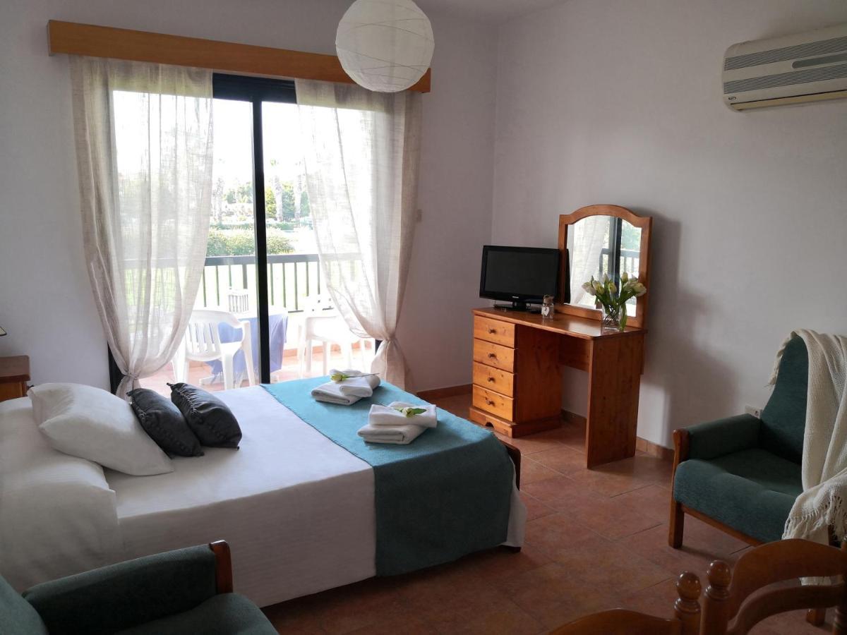 Seashell Apartments Paphos Eksteriør billede
